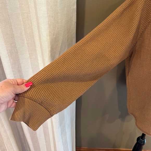 NWT Old Navy Thermal Knit Cropped Henley Caramel Long Sleeve Top, Size XL - Picture 4 of 8